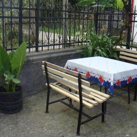 Guest House Quiet Home Batumi Ngoại thất bức ảnh