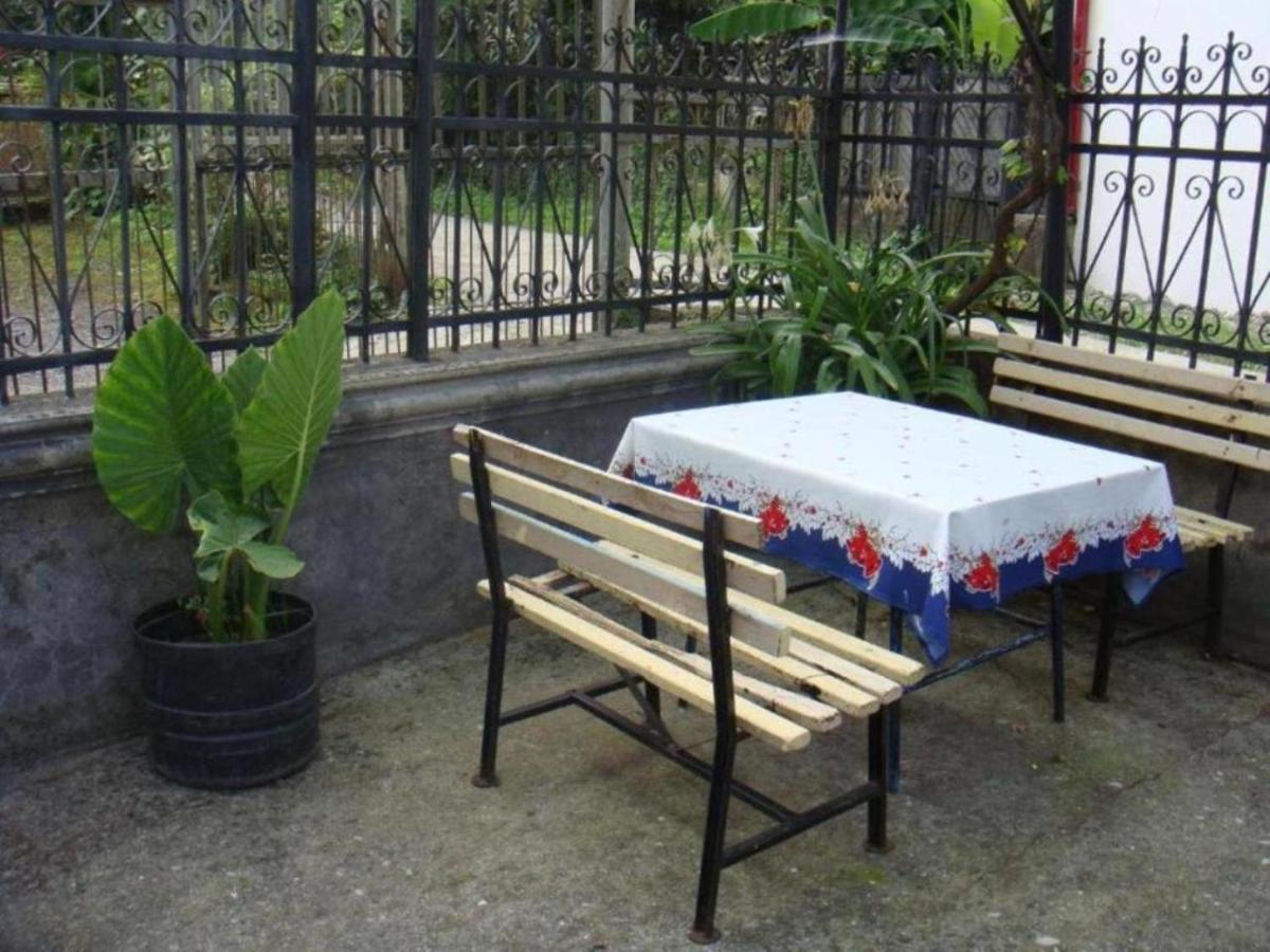 Guest House Quiet Home Batumi Ngoại thất bức ảnh