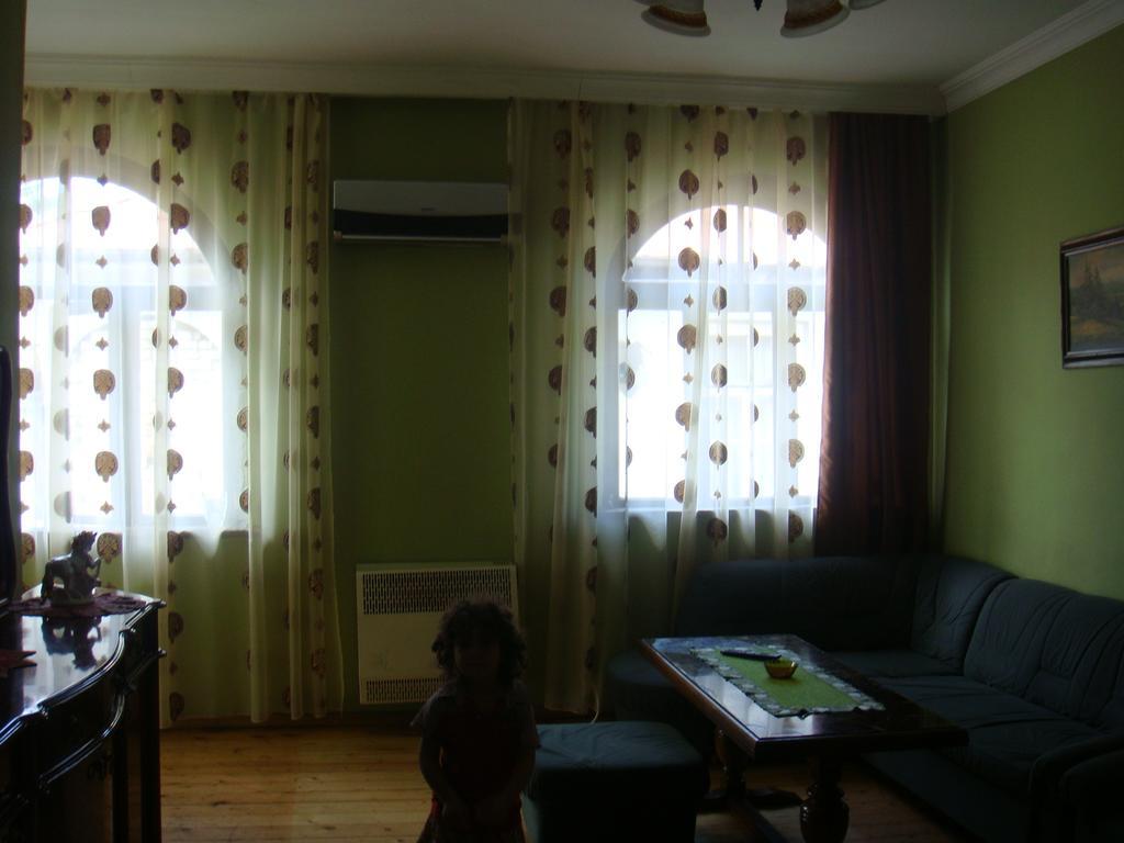Guest House Quiet Home Batumi Ngoại thất bức ảnh