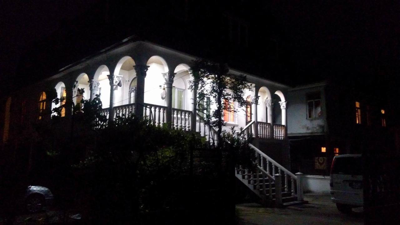 Guest House Quiet Home Batumi Ngoại thất bức ảnh